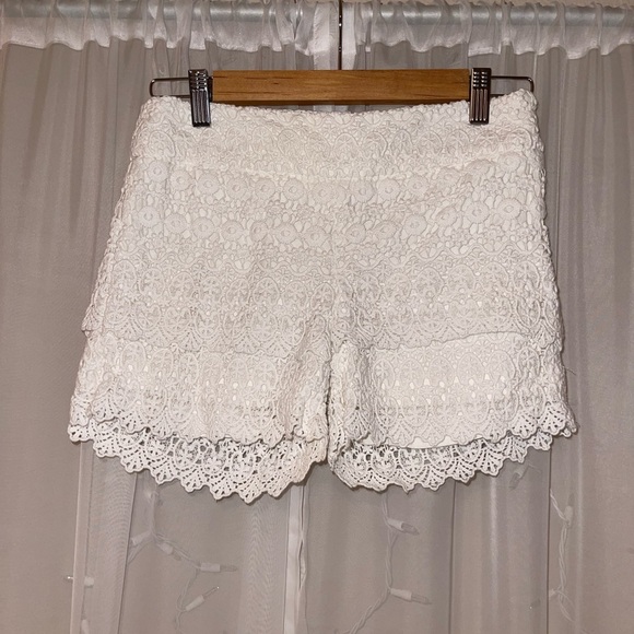 Ann Taylor Loft | White Riviera Crochet Shorts | Size 00 - Picture 3 of 6